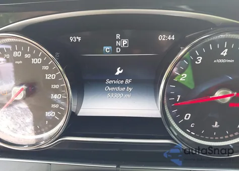 2017 Mercedes-Benz E 300 4Matic z USA, uszkodzony, nr VIN WDDZF4KB2HA012027